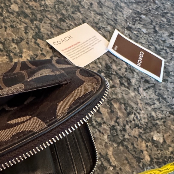 Coach Black and Gray Signature canvas and leather zip around Wallet EUC - Picture 13 of 15
